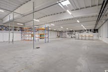 Magazijn met kantoren te huur in Deerlijk