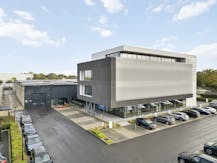 Magazijn met kantoren te huur in Deerlijk