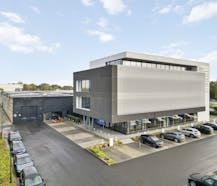 Magazijn met kantoren te huur in Deerlijk