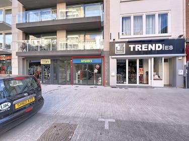 Commercial ground floor for rent in the heart of De Panne.