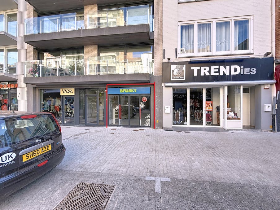 Commercial ground floor for rent in the heart of De Panne.