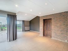 Halfopen woning met 3 kamers en grote tuin in Elverdinge