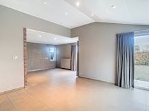 Halfopen woning met 3 kamers en grote tuin in Elverdinge