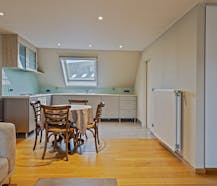 Huis/praktijk met veel potentieel gelegen te centrum Zwevezele