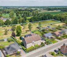 Villa met praktijkruimte en weilanden te koop in Geel