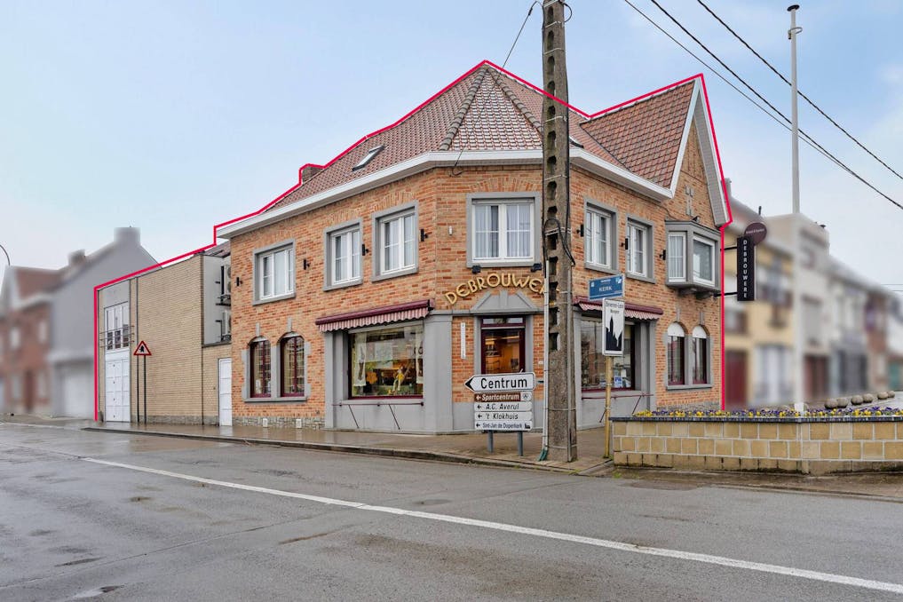 Centrumwoning met handelsruimte te koop in Beveren-Leie
