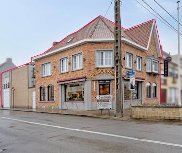 Centrumwoning met handelsruimte te koop in Beveren-Leie