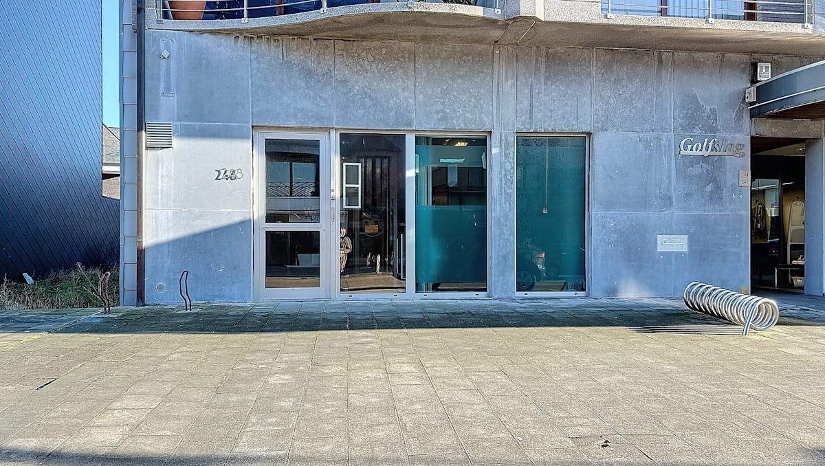 Handelsgelijkvloers te huur te Koksijde (Sint-Idesbald )