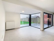 Recente woning met 3 kamers, garage en tuin in Poperinge