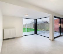 Recente woning met 3 kamers, garage en tuin in Poperinge