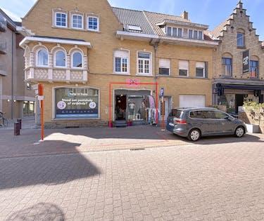 Handelsrumte te huur in Veurne-centrum.