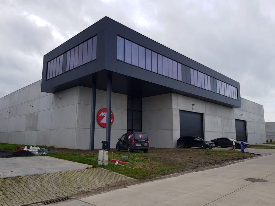 Casco kantoor (450 m²) te huur in Zwevezele.