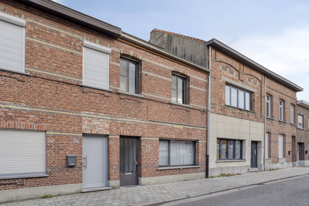 huis te koop in centrum Turnhout met wegenis achteraan 