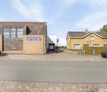 Polyvalent bedrijfsgebouw met woonst in Avekapelle/Veurne