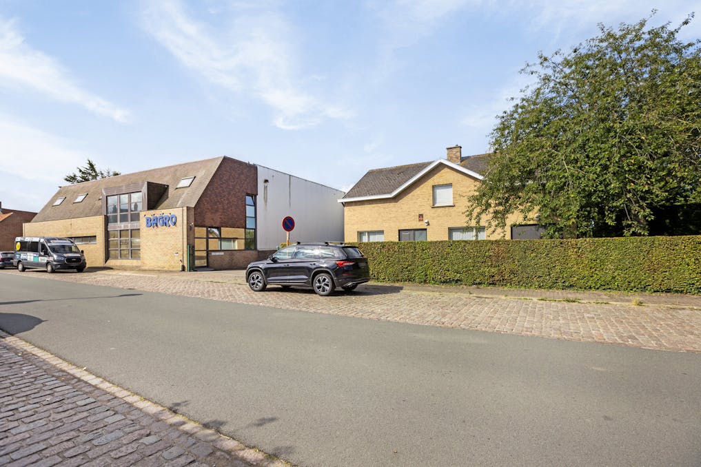 Polyvalent bedrijfsgebouw met woonst in Avekapelle/Veurne