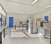 Polyvalent bedrijfsgebouw met woonst in Avekapelle/Veurne