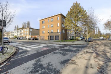 Opbrengsteigendom in de gegeerde "Vogeltjeswijk" te Merksem