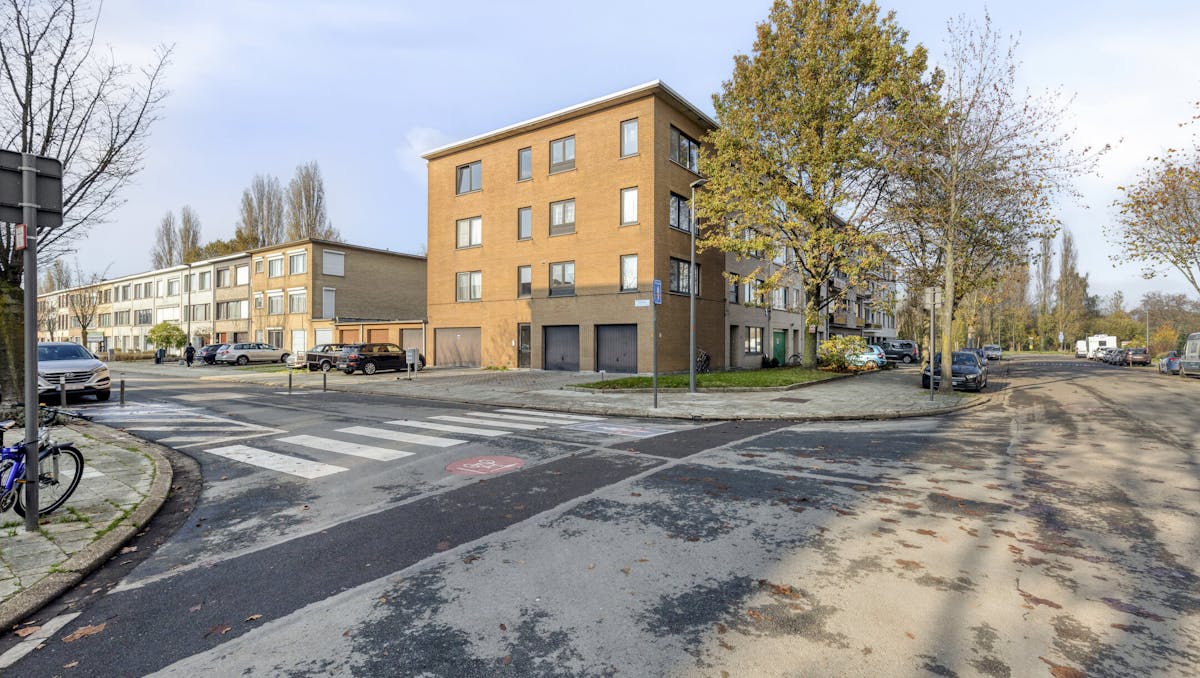 Opbrengsteigendom in de gegeerde "Vogeltjeswijk" te Merksem