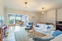 bâtiment d'environ 400 m2 avec beaucoup de potentiel de développement + 3 garages à Hasselt