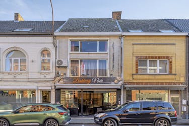 Handelshuis (ingericht als bakkerij) te koop in Brakel