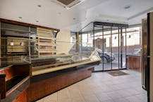 Handelshuis (ingericht als bakkerij) te koop in Brakel