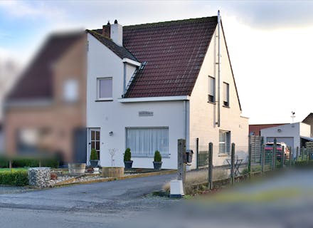 Huis te koop met 3 slaapkamers en garage in Zedelgem op 296m²