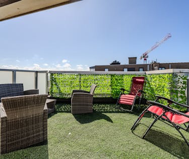 Instapklaar appartement met twee slaapkamers en zijdelings zeezicht!