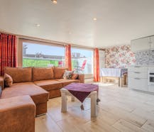 Instapklaar appartement met twee slaapkamers en zijdelings zeezicht!