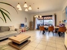 Appartement met 2 slaapkamers en terras te Roeselare.