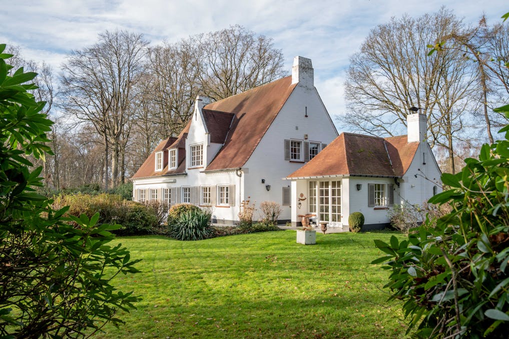 Klassieke villa te koop gelegen in het Waaroostpark