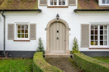 Klassieke villa te koop gelegen in het Waaroostpark