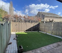 Appartement (1ste verd.) met o.a. 2 slpk, tuin en dubbele staanplaats
