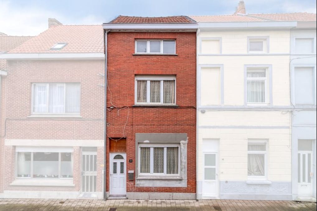 Grondig op te frissen rijwoning met 3 kamers te Gentbrugge