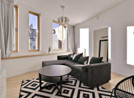 Ruim en vernieuwd duplex-appartement te koop aan de Beurs van Brussel!