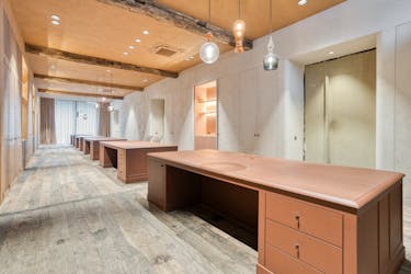 Toonzaal met prachtig ingerichte burelen in Oostnieuwkerke-Staden