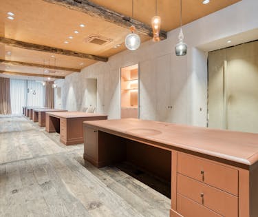 Toonzaal met prachtig ingerichte burelen in Oostnieuwkerke-Staden