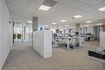 Modern kantoor van ca. 388 m² te huur in Zwevegem