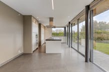 Instapklaar huis met 4 slaapkamers en ruime tuin in Kluisbergen