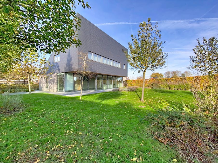 Instapklaar huis met 4 slaapkamers en ruime tuin in Kluisbergen