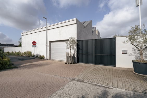 Magazijn met woonst te koop Lauwe