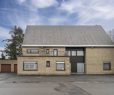 Woning met polyvalente (praktijk-)ruimte te koop in Bissegem