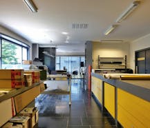Bedrijfsgebouw + woonst (140 m²) op industrieperceel (4.758 m²)