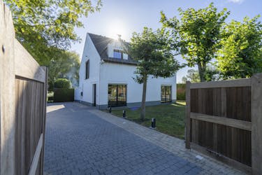 Instapklare villa (1236 m²) met unieke zichten te Bellegem 