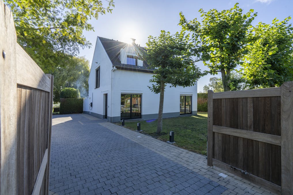 Instapklare villa (1236 m²) met unieke zichten te Bellegem
