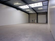 Centraal gelegen nieuwbouw loods in Zwevezele (257m²)