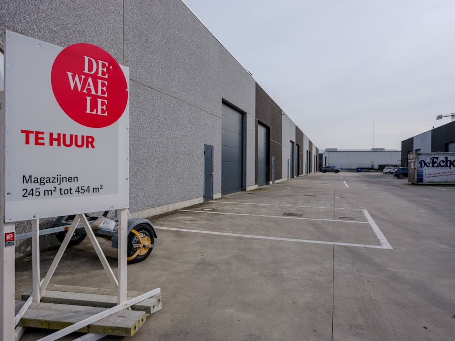 Centraal gelegen nieuwbouw loods in Zwevezele (257m²)