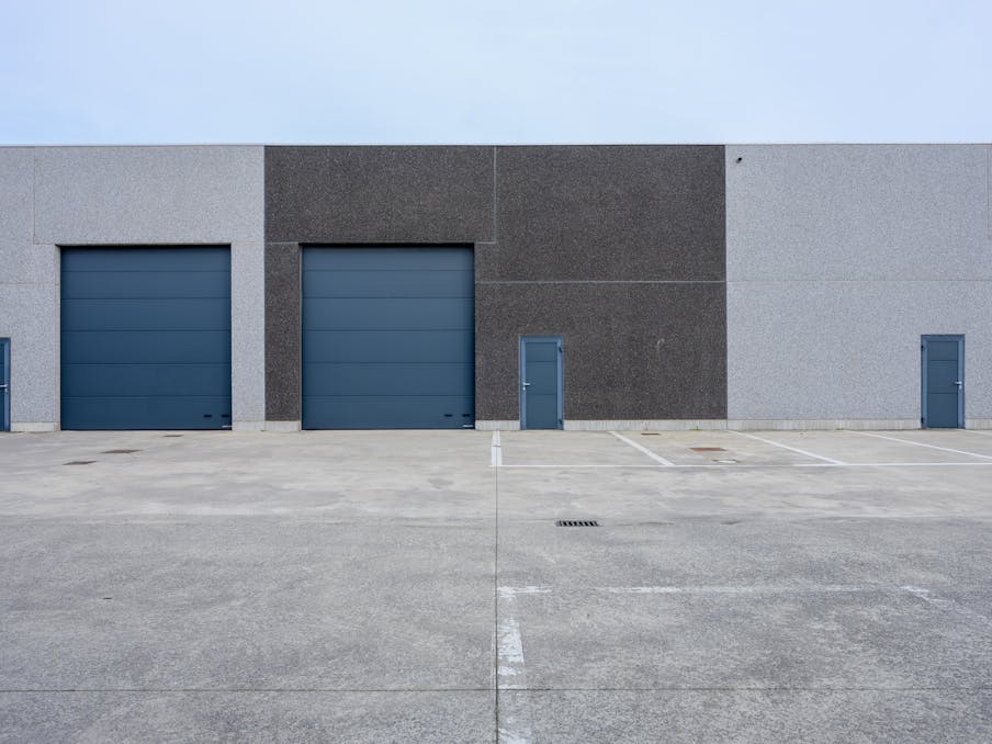 Centraal gelegen nieuwbouw loods in Zwevezele