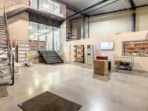 Bedrijfsgebouw te huur in Waregem