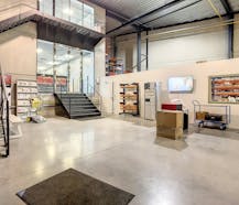 Bedrijfsgebouw te huur in Waregem