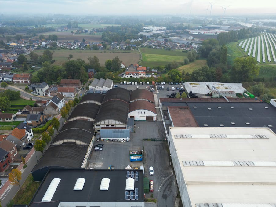 Industriële site gelegen op het kruispunt van R4 en N9